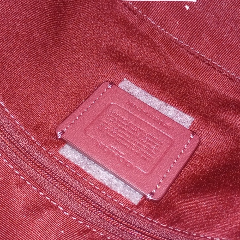 Coach LTHR LANE BCKT w/shoulder strap,Rouge;Never out of bag B4 pics! Gorgeous! - Picture 9 of 12